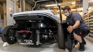 Montage der Verkleidung des SLRV.