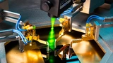 Durch die Übernahme des US-Materialforschungsunternehmens Intermolecular hat Merck nun auch Zugriff auf eine Halbleiter-Prototypenfertigung (im Bild) und Halbleiter-Testsysteme.