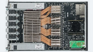 Eine IPU-Machine M2000 von Graphcore verfügt über vier der neuen 7-nm-Prozessoren Colossus Mk2 GC200 IPU und wird durch den hauseigenen Poplar-Software-Stack unterstützt.