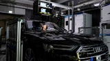 Bild 5. Das Lidar-Testsystem wird über dem Fahrzeug an einer Traverse montiert und kann individuell entsprechend dem zu testenden Fahrzeug ausgerichtet werden.