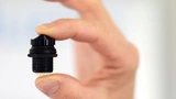 Kleiner als ein Daumen ist der robuste Fünf-Wege-Schalter TK Mini Trim von Otto Controls, der jetzt bei Alders electronic zu haben ist