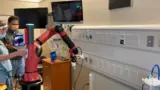 Greifer versus Corona: Ein Cobotgreifer der Zimmer Group in der Klinik unterstützt beim Kampf gegen das Virus.
