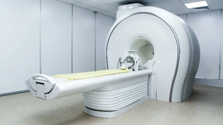 Ein typischer MRT-Scanner mit 8 Tonnen Gewicht