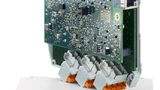 vSECC.single im geöffneten Hutschienengehäuse zum direkten Einbau in Ladestationen.