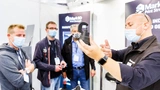 Fachgespräch auf einer All-About-Automation-Messe