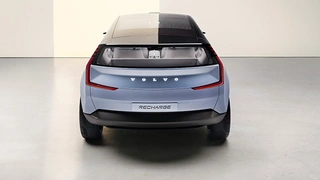 Wird das Volvo Concept Recharge mit Strom aus 100 Prozent erneuerbaren Energien aufgeladen, würde es dadurch einen CO2-Fußabdruck von weniger als zehn Tonnen aufweisen.