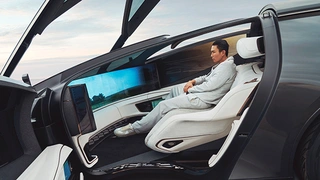 Die volle Autonomie befreit die Passagiere von der Verantwortung für die Fahrzeugkontrolle, während spektakuläres Design und fortschrittlichste Technologien auch weiterhin das Gefühl vermitteln sollen, in einem echten Cadillac zu reisen.