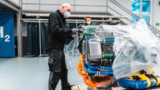 Die neue Brennstoffzelle von Ballard im Mahle-Testcenter.