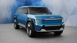 An der Front zeigt der Concept EV9 das Kia-typische Tigergesicht, das für die Ära der nachhaltigen Mobilität weiterentwickelt wurde. 