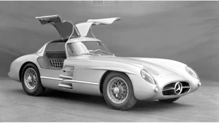 Historische Aufnahmen des Mercedes-Benz 300 SLR Uhlenhaut Coupé.