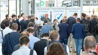 Gedränge bei der Registrierung am ersten Konferenztag.