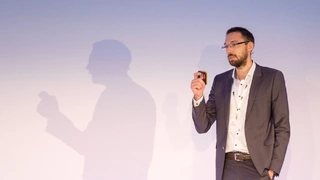 Engagierter Vortrag auf dem Automotive Ethernet Congress.