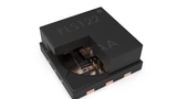 Der FLS122 verwendet ein CMOS-MEMS-Die, das auf dem Durchflusssensor FLS110 basiert. Das Schnittbild zeigt die Sensormembran, drei der fünf Heiz- und Sensordrähte sowie die mit dem Leiterrahmen verbundenen Goldbonddrähte  innerhalb des Gehäuses.