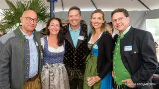 Entspannte Abwechslung vom Lieferkettenstress: Hermann Reiter (DigiKey), Marie-Pierre Ducharme (Mouser Electronics), Marcel Hametner (Microchip), Sabine Haas (DigiKey) und Peter Jeutter (EnSilica)