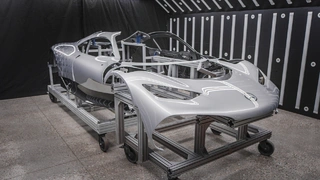 Die exklusive Fertigung des Mercedes AMG ONE erfolgt in Handarbeit an insgesamt 16 Montage- und Prüfstationen.
