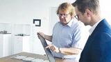 Markt&Technik-Redakteur Tobias Schlichtmeier im Gespräch mit Günther Irlbacher 