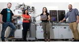 Die Intel-Ingenieure Florian Luthi, Aditi Nethwewala, Stephanie Bojarski und Otto Ziets