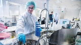 Technische Sauberkeit immer im Griff: Überwachung der Einhaltung aller Vorgaben am sogenannten Spülstand. 