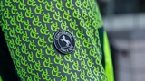 Im patentierten Gewebe der Urban-RPrint-Technologie sind fluoreszierende und reflektierende Ansätze speziell angeordnet. 