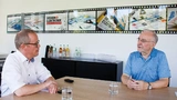 Elektronik-Redakteur Ralf Higgelke im Gespräch mit Prof. Leo Lorenz (rechts)