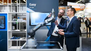 Ein pneumatischer Cobot ist bei Festo zu bewundern.