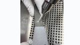 Die quattroClean-Schneestrahlreinigung entfernt die durch das Abdecksystem an den Kontaktstellen verursachten optischen Effekte zuverlässig und reproduzierbar