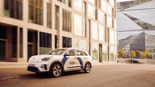 Anbieter autonomer Mobilitätsdienste stehen in den Startlöchern: Nun haben die per Telefahr-Technik aus einer Telefahrzentrale gesteuerten Fahrzeuge des Start-ups Vay eine Ausnahmegenehmigung erhalten.