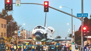 Wie kommt das Space-Shuttle quer durch Los Angeles?