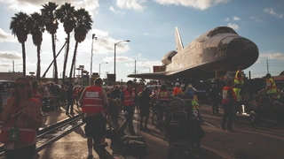 Wie kommt das Space-Shuttle quer durch Los Angeles?