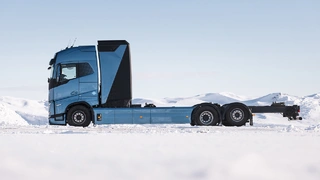Die Lkw sind dabei sieben Tage die Woche und bei jedem Wetter nördlich des Polarkreises in Nordschweden im Einsatz.