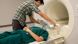 Hirn-Scanner Brain reading Gedankenlesen KI Medizintechnik Gehirn-Schnittstelle