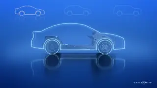 Silhouette diverser Fahrzeuge, die auf der STLA-Medium-Plattform basieren.