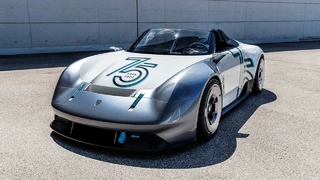 Pünktlich zum 30. Geburtstag des Goodwood Festival of Speed präsentiert Porsche den Vision 357 Speedster.
