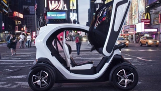 Elektro-Zweisitzer sollte die Vorteile von Automobil und Motorroller auf bisher nicht dagewesene Art und Weise vereinen.