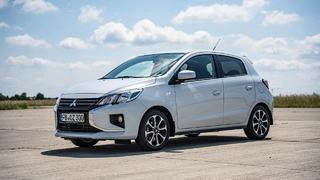 Der Mitsubishi Space Star 1.2 wird Dritter. Grund ist die spärliche Ausstattung: So wird auf Klimaanlage, Radio und Zentralverriegelung verzichtet.