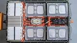 Das DAQ-Instrument 779640-01 verfügt über acht isolierte digitale Eingänge (rechts) und acht isolierte SSR-Ausgänge (links)