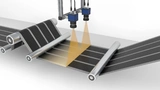 Bild 1: Mit Hilfe von Machine Vision wird die Oberfläche, Maßhaltigkeit und Ausrichtung der beschichteten Elektrodenbahnen überprüft, um deren Qualität sicherzustellen.