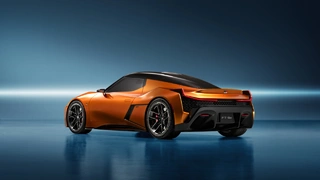 Das Konzeptfahrzeug zeichnet sich durch eine aerodynamische Linienführung mit tiefem und breitem Stand aus.