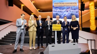 Die Eröffnung der neuen Conti-Firmenzentrale fand unter Anwesenheit vieler Vertreter aus Politik statt.