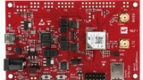 Die Platine des Entwicklungskits mit dem Adrastea-Modul. Die Jumperstellungen sind in der Default-Einstellung, womit das Board in Betrieb genommen werden kann