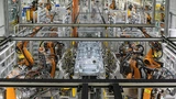 Für den Karosseriebau werden viele Roboterleistungen benötigt. Sie alle werden mit Gleichstrom angetrieben und sparen so eine Menge Energie