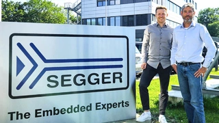 Hendrik Sawukajtis (links) und Ivo Geilenbrügge (rechts), Geschäftsführer von Segger Microcontroller