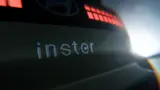 Ansicht von hinten: Rücklichter und Logo des Inster.