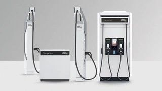 Rechts im Bild: Der ChargePost.