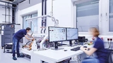 Entwicklungsingenieure von GKN Automotive bei der Arbeit