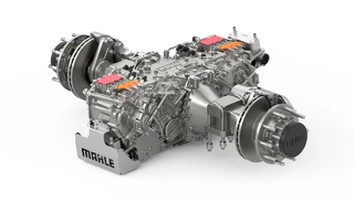 In die vollfunktionsfähige E-Achse sind zwei SCT-E-Motoren von Mahle mit insgesamt 520 kW Spitzenleistung und 480 kW Dauerleistung sowie das dazugehörige Liquid Management integriert.