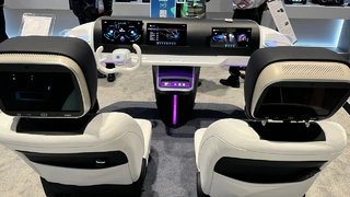 Displays in einem Automobil.