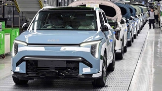 Die Serienproduktion des Kompakt-SUV EV3 ist bereits angelaufen.
