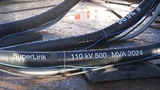 Über das supraleitende Kabel mit einem Durchmesser von 15 cm können große Mengen elektrischer Energie nahezu verlustfrei transportiert werden.