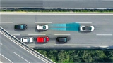Bild 1. Frontradarsysteme dienen dazu, vorausfahrende Fahrzeuge zu erkennen und die Entfernung zu ihnen zu messen. 
